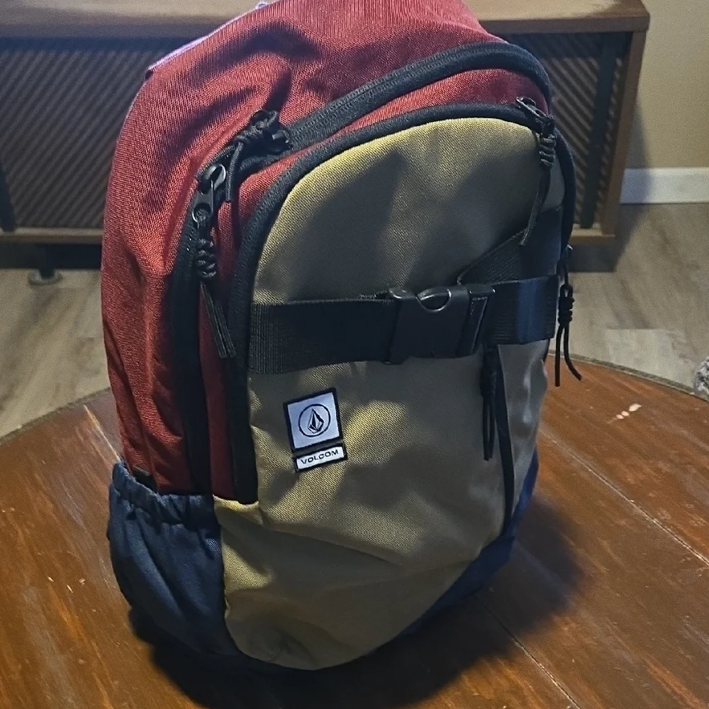 Volcom Multi-Tone Backpack (Bin18) - Picture 2 of 9